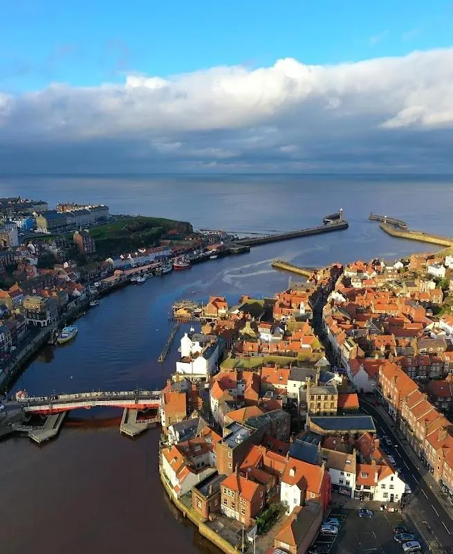 Awd Tuts 17Th Century Cottage By The Harbour Whitby