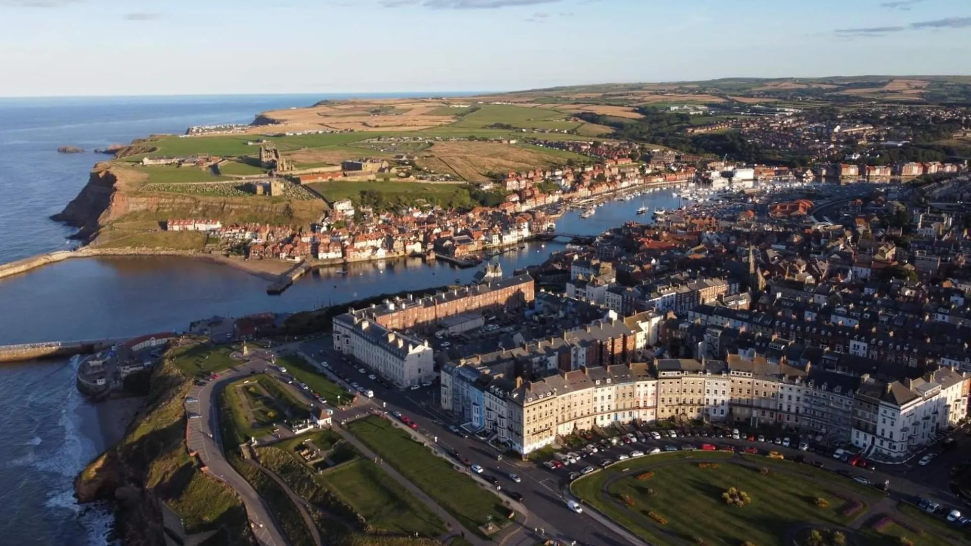 Awd Tuts 17Th Century Cottage By The Harbour Whitby