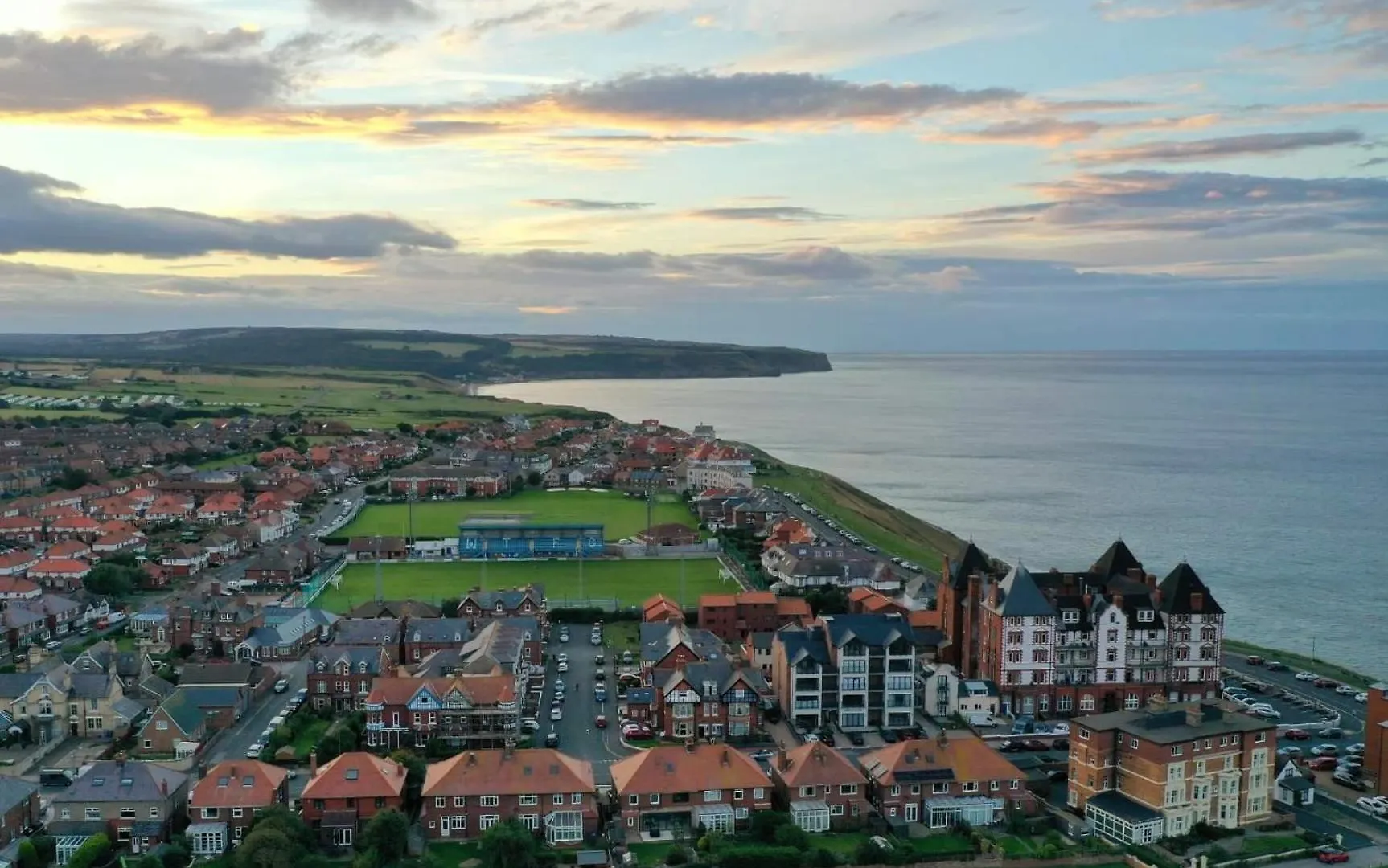 Awd Tuts 17Th Century Cottage By The Harbour Whitby 0*,